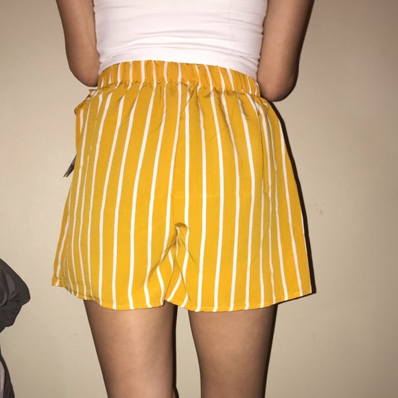 SOLD‼️ Yellow and White Striped Skort - Picture 7 of 8